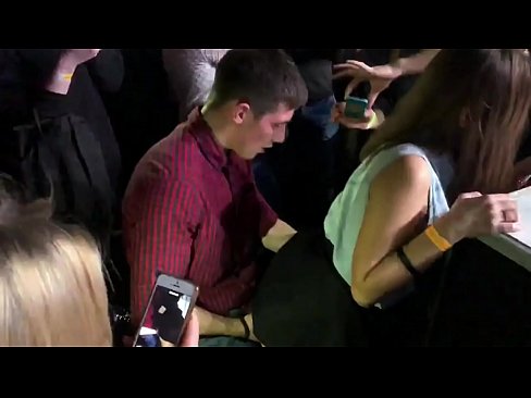 ❤️ Alvöru kynlíf á rússneskum næturklúbbi. 18 ára rússnesk stúlka í endaþarmsopi og leggöngum fokið á næturklúbbi ❌ Harð klám á klám is.light2cloud.top ❌