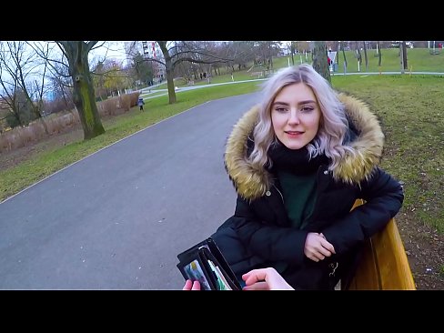 ❤️ Gleypir heitt ásamt ókunnugra fyrir peninga - blástur í garðinum eftir Evu Elfie ❌ Harð klám á klám is.light2cloud.top ❌